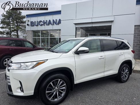 Used 2019 Toyota Highlander XLE image 1