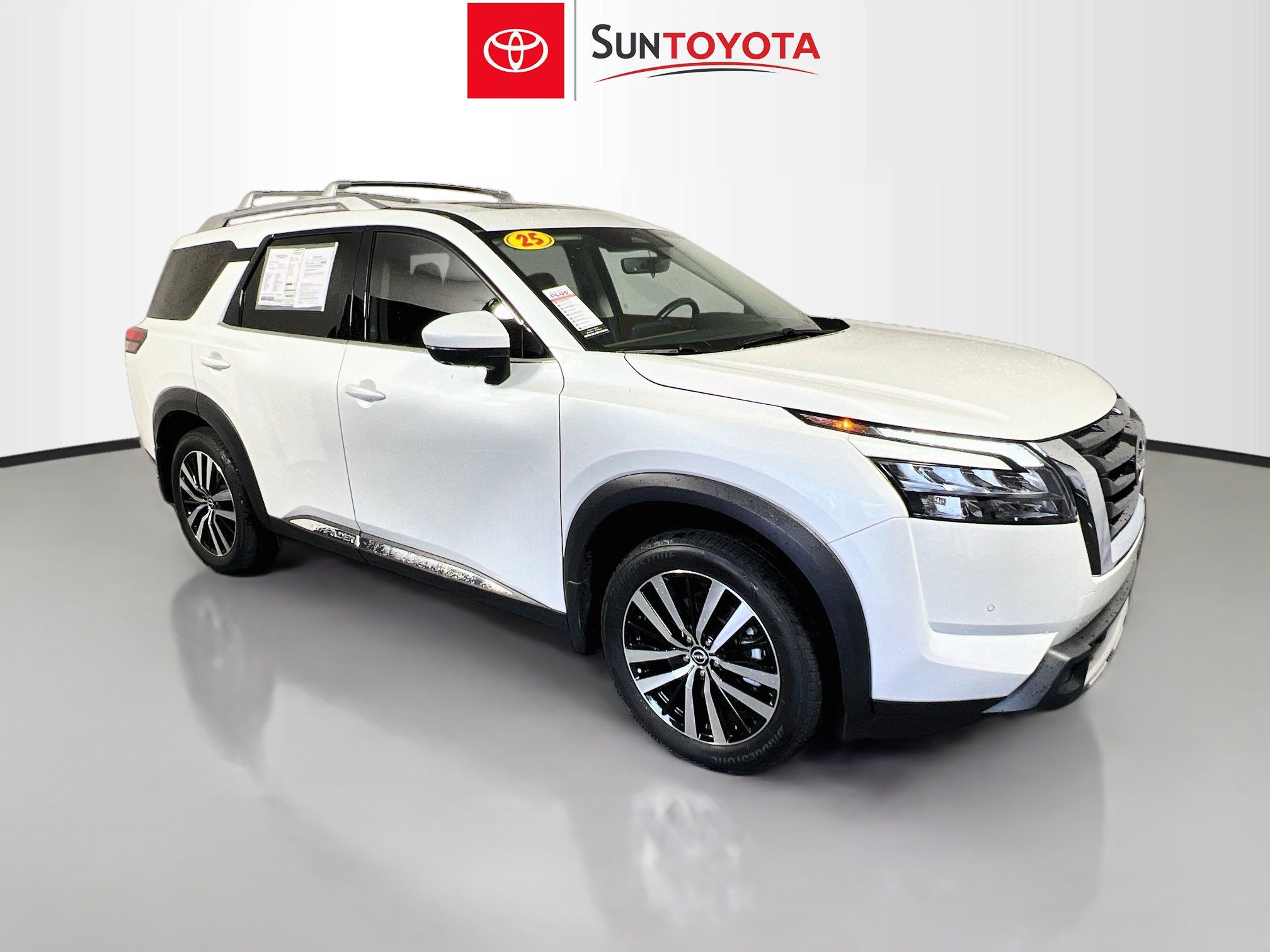 Used 2025 Nissan Pathfinder Platinum w/ Cargo Package FWD image 1