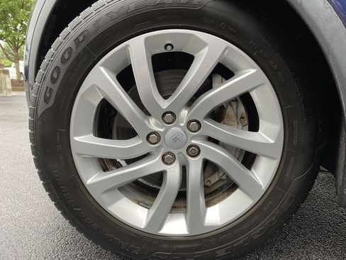 Used 2018 Land Rover Discovery HSE AWD/4WD image 37