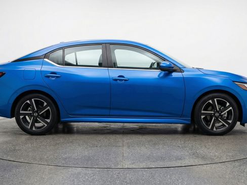 Used 2025 Nissan Sentra SV image 11