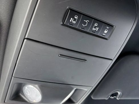 Used 2016 Dodge Grand Caravan SXT image 30