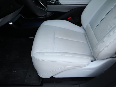 Used 2024 Cadillac Lyriq Luxury RWD image 13