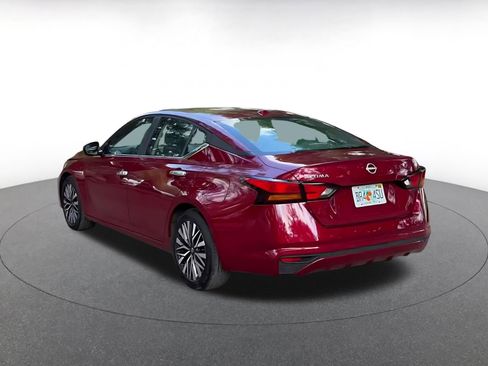 Used 2025 Nissan Altima 2.5 SV image 11