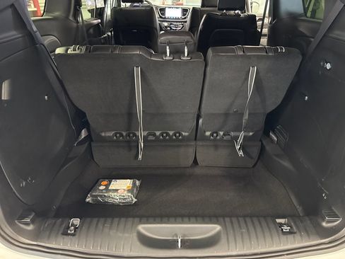 Used 2025 Chrysler Pacifica Select FWD image 42