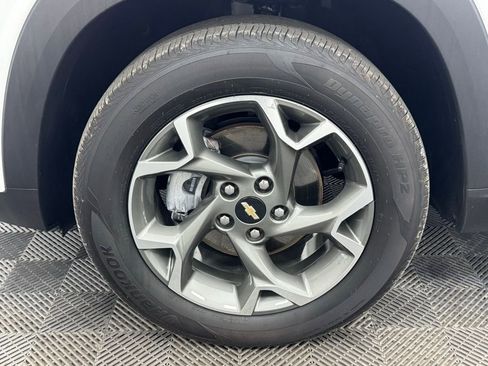 Used 2025 Chevrolet Trax LT w/ LT Convenience Package FWD image 13