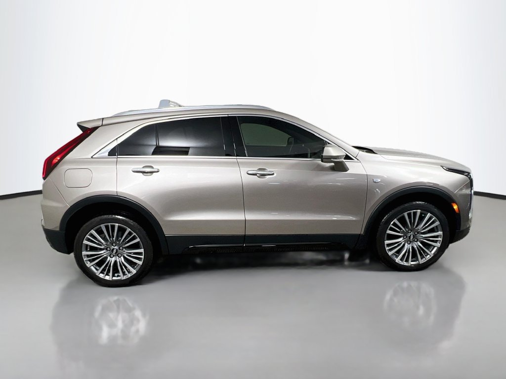 Used 2024 Cadillac XT4 Premium Luxury w/ Technology Package FWD image 2