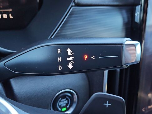 Used 2024 GMC Acadia Elevation image 19