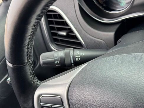 Used 2011 Chrysler 200 Touring image 24