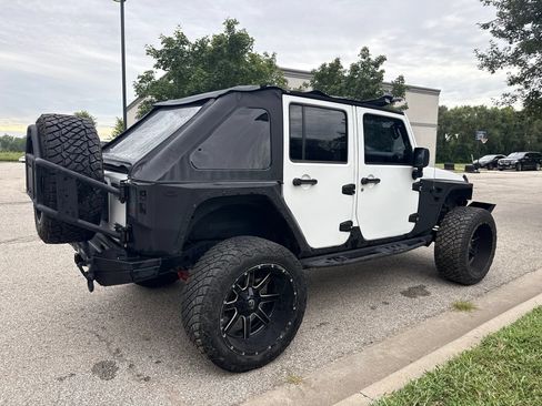 Used 2012 Jeep Wrangler Unlimited Sahara w/ Dual Top Group AWD/4WD image 5