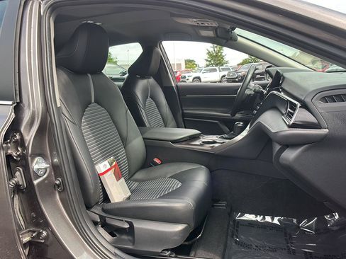 Used 2024 Toyota Camry SE FWD image 18
