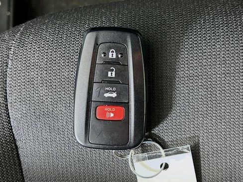 Used 2020 Toyota Corolla LE image 10