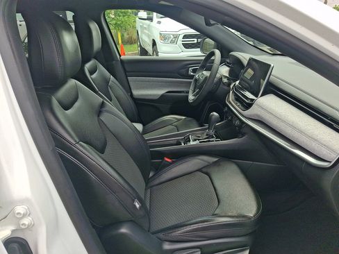 Used 2023 Jeep Compass Latitude AWD/4WD image 11
