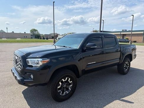 Certified 2023 Toyota Tacoma TRD Off-Road w/ Technology Package AWD/4WD image 2