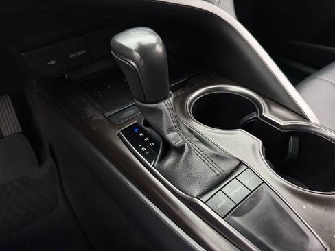 Used 2024 Toyota Camry SE w/ Convenience Package image 19