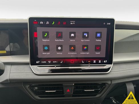 New 2026 Volkswagen Tiguan SE R-Line FWD image 17