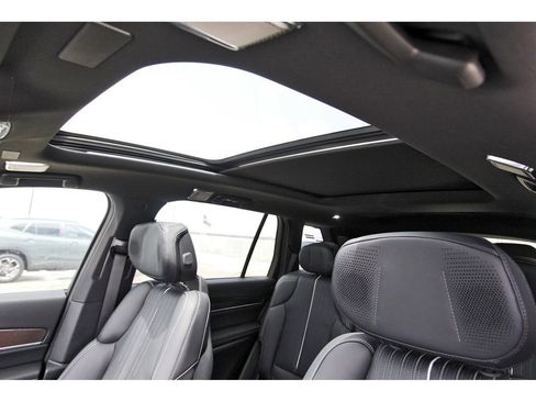 New 2026 Cadillac Vistiq Sport image 23