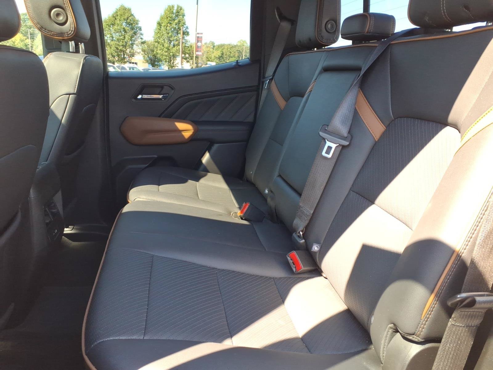 Used 2023 GMC Canyon AT4 w/ AT4 Premium Package AWD/4WD image 12