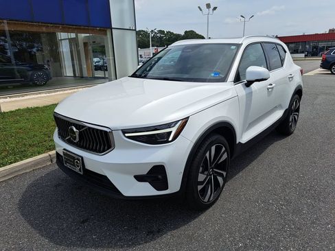 Used 2024 Volvo XC40 B5 Ultimate w/ Climate Package AWD/4WD image 2