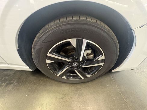 Used 2024 Nissan Sentra SV FWD image 13