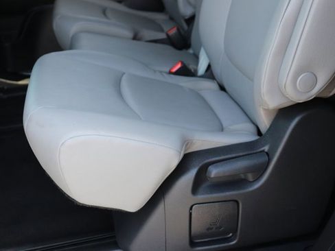 Used 2025 Toyota Sienna XLE FWD image 14