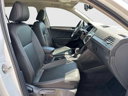 Certified 2022 Volkswagen Tiguan SE FWD image 10