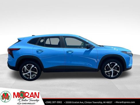 Certified 2024 Chevrolet Trax RS w/ Sunroof Package FWD image 8