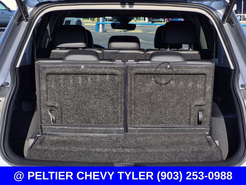 Used 2023 Volkswagen Tiguan SE w/ Panoramic Sunroof Package FWD image 8