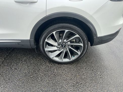 Used 2023 Lincoln Nautilus Reserve w/ Luxury Package image 9