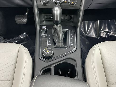 Used 2021 Volkswagen Tiguan SEL image 18