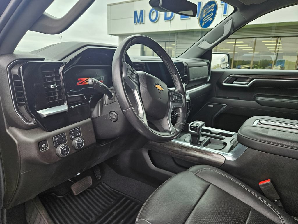 Used 2022 Chevrolet Silverado 1500 LTZ w/ Z71 Off-Road Package AWD/4WD image 16