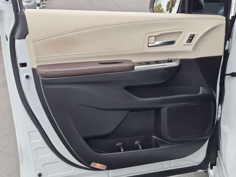 Used 2024 Toyota Sienna Platinum FWD image 14
