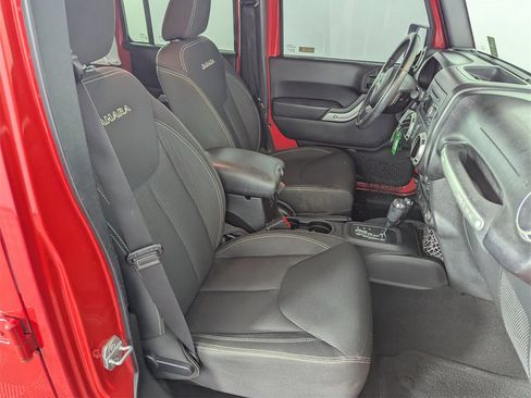 Used 2016 Jeep Wrangler Unlimited Sahara image 32