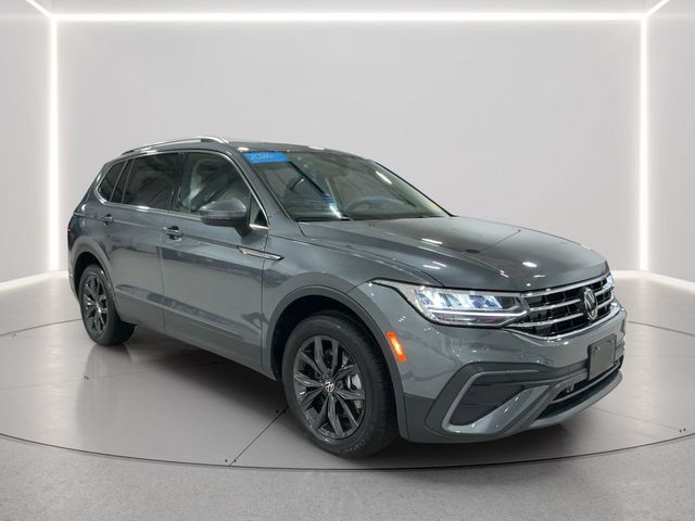 Used 2024 Volkswagen Tiguan SE w/ Panoramic Sunroof Package AWD/4WD image 8