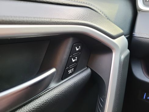 Used 2021 Toyota RAV4 Limited image 25