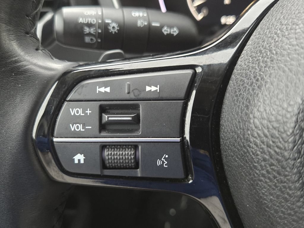Certified 2025 Honda Pilot Touring image 24