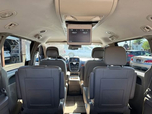 Used 2015 Chrysler Town & Country Touring-L w/ Driver Convenience Group image 39
