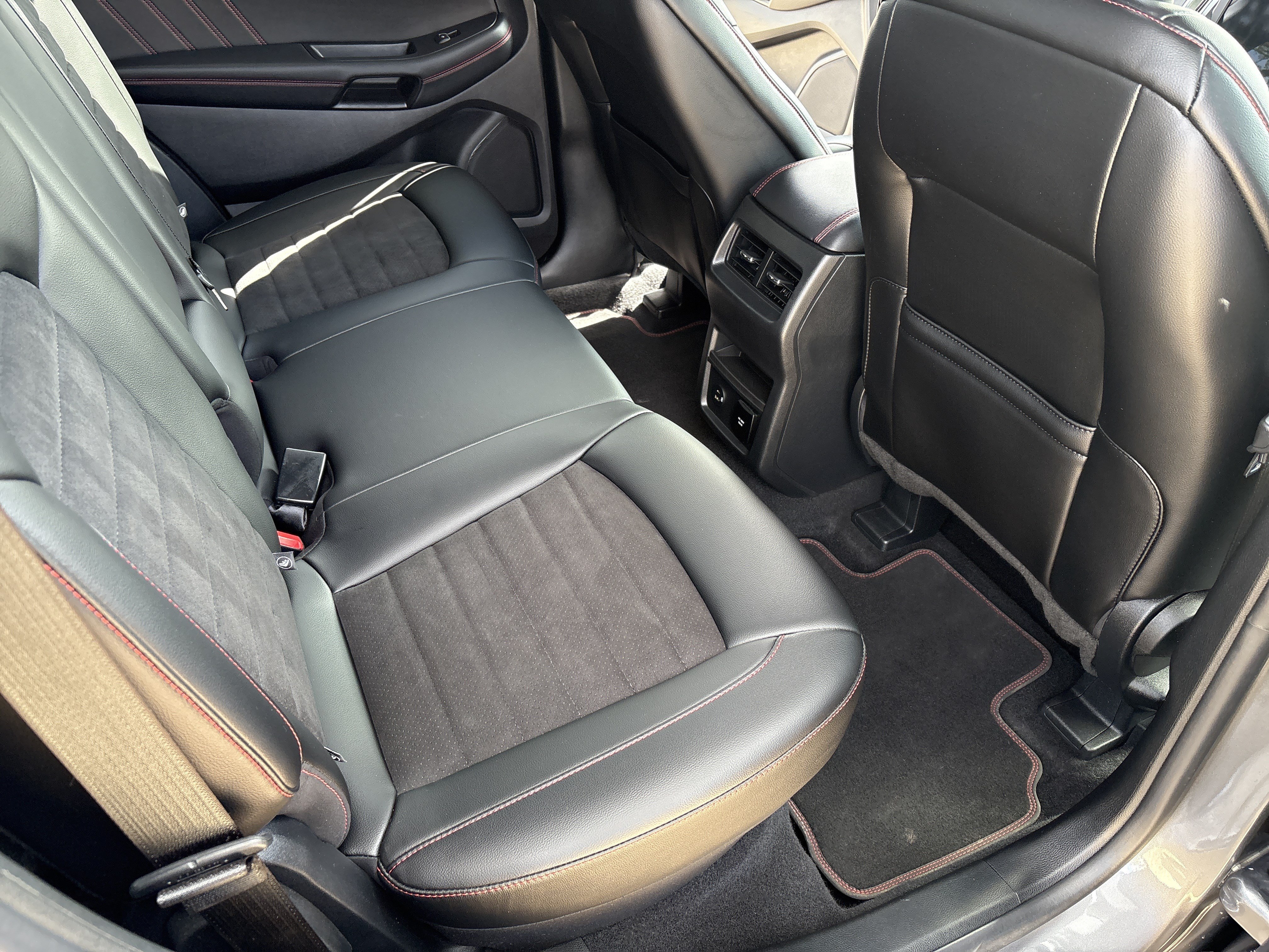 Used 2021 Ford Edge ST-Line AWD/4WD image 19