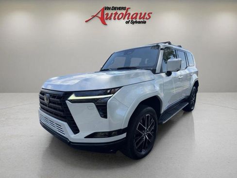 Used 2024 Lexus GX 550 w/ Accessory Package (2T) AWD/4WD image 3