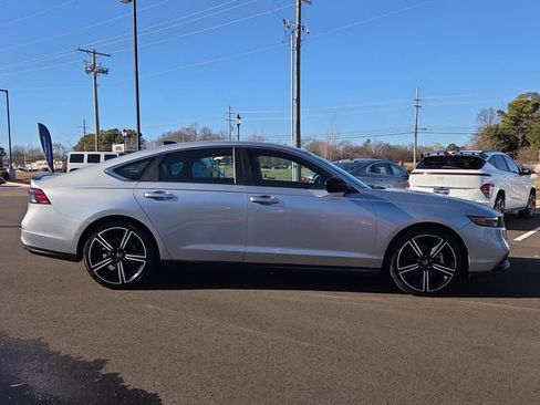 Used 2024 Honda Accord Sport image 6