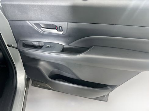 Used 2025 Toyota Grand Highlander FWD image 31