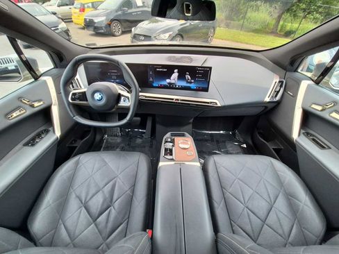 Used 2024 BMW iX xDrive50 w/ Premium Package AWD/4WD image 15