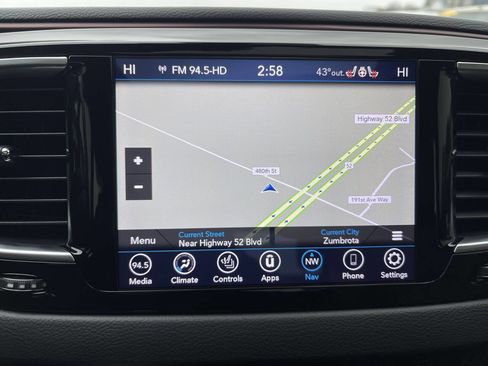 Used 2019 Chrysler Pacifica Touring-L image 27