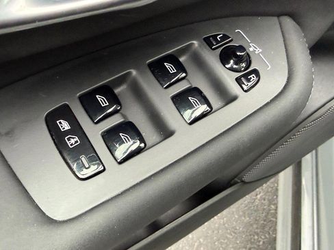 Used 2025 Volvo XC90 B6 Plus image 15