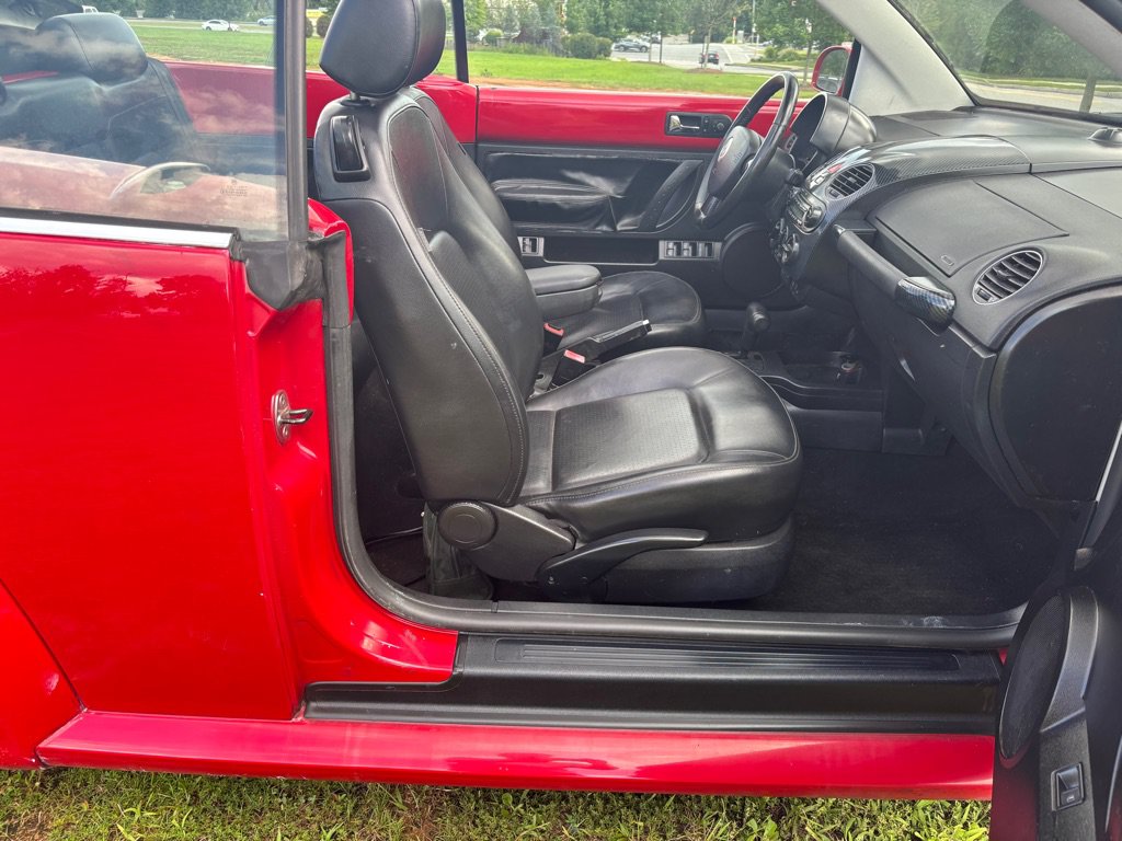 Used 2008 Volkswagen Beetle SE FWD image 10