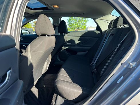 Used 2024 Hyundai Elantra SEL w/ Convenience Package image 11