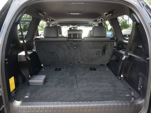 Used 2022 Lexus GX 460 Premium w/ Premium Package AWD/4WD image 11