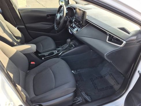 Used 2022 Toyota Corolla LE FWD image 5
