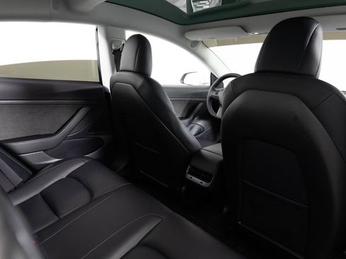 Used 2020 Tesla Model 3 Standard Range RWD image 19