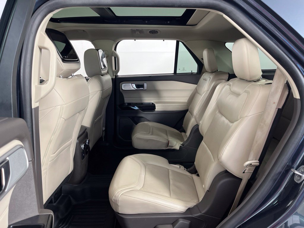Used 2022 Ford Explorer Platinum w/ Equipment Group 601A AWD/4WD image 25