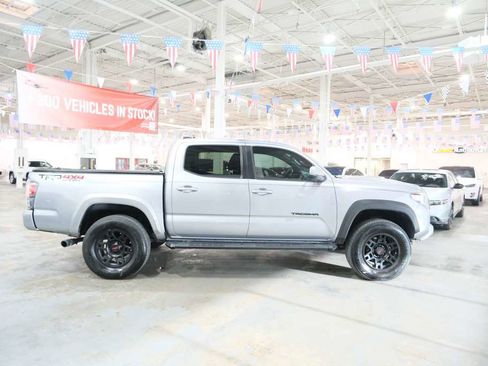 Used 2020 Toyota Tacoma TRD Sport image 13